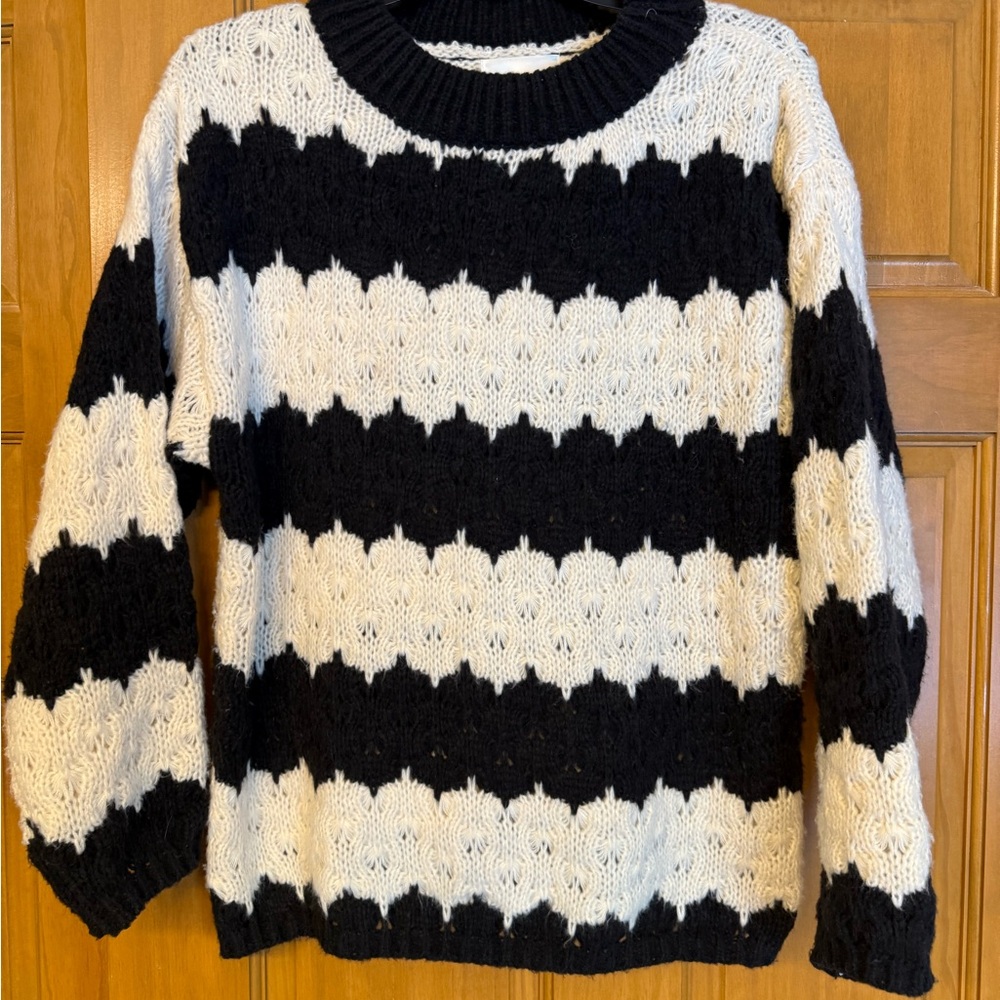Line & Dot Black and White Patterned Sweater